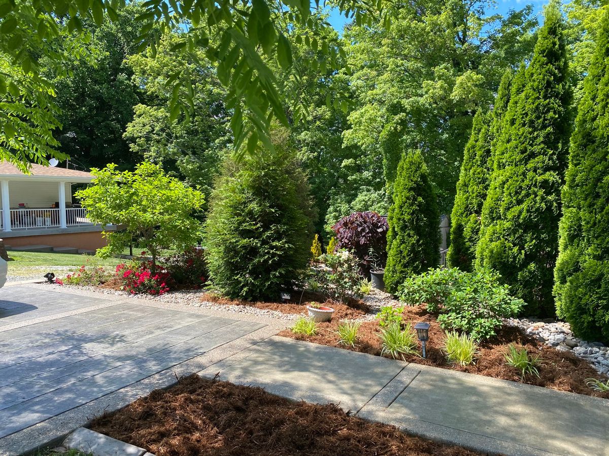 Mulch Installation for Lamb's Lawn Service & Landscaping in Floyds Knobs, IN