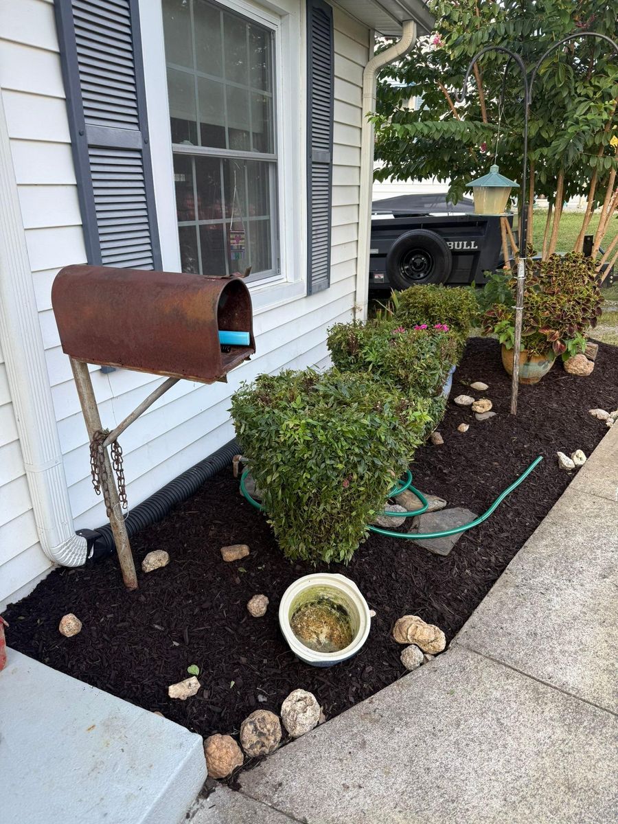 Mulch Bed Installation And Renovation for Arnold’s Outdoor Solutions in Woodbury, TN
