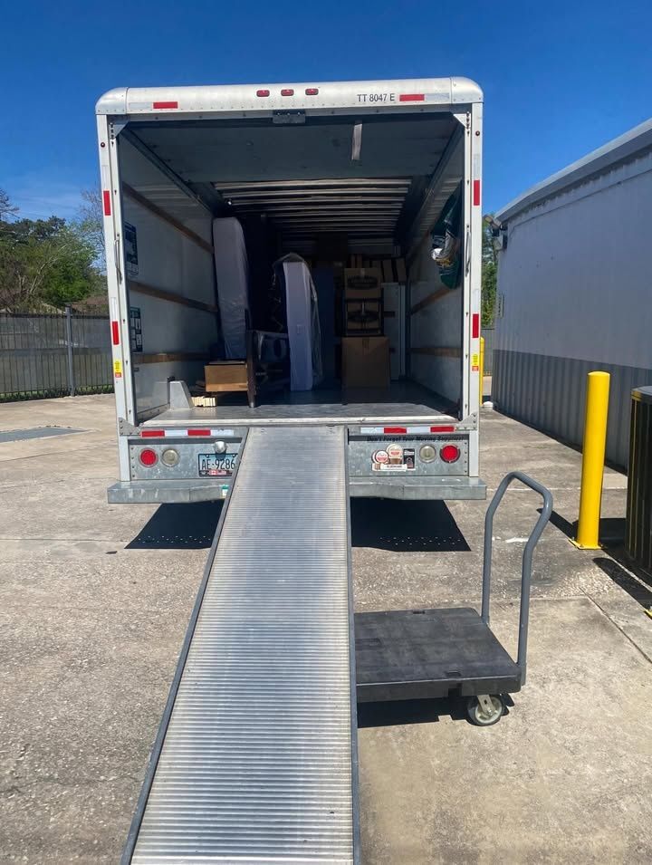 Commercial Moving for Man Made Hustlers in Houston, TX