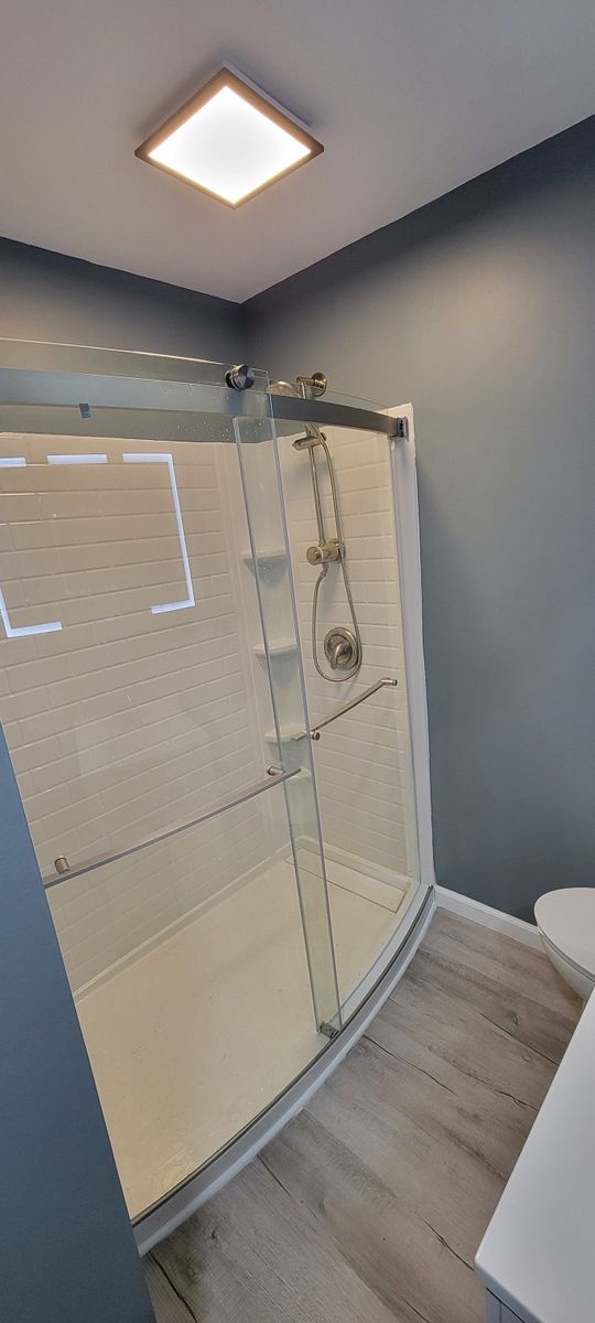 Bathroom Renovation for Middle Man Construction in Fall Branch, TN