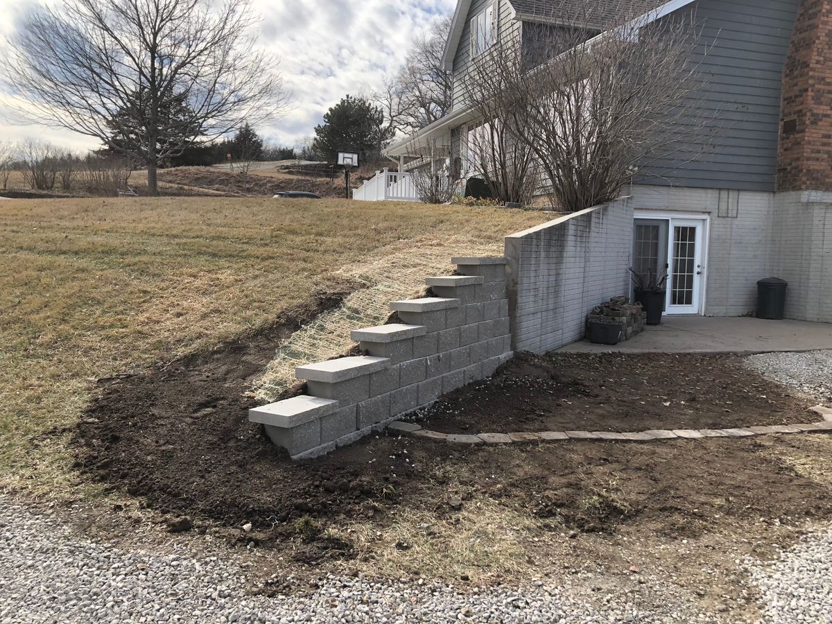 Hardscape Design and Installation for Thomas' Lawn Care in Maryville, MO