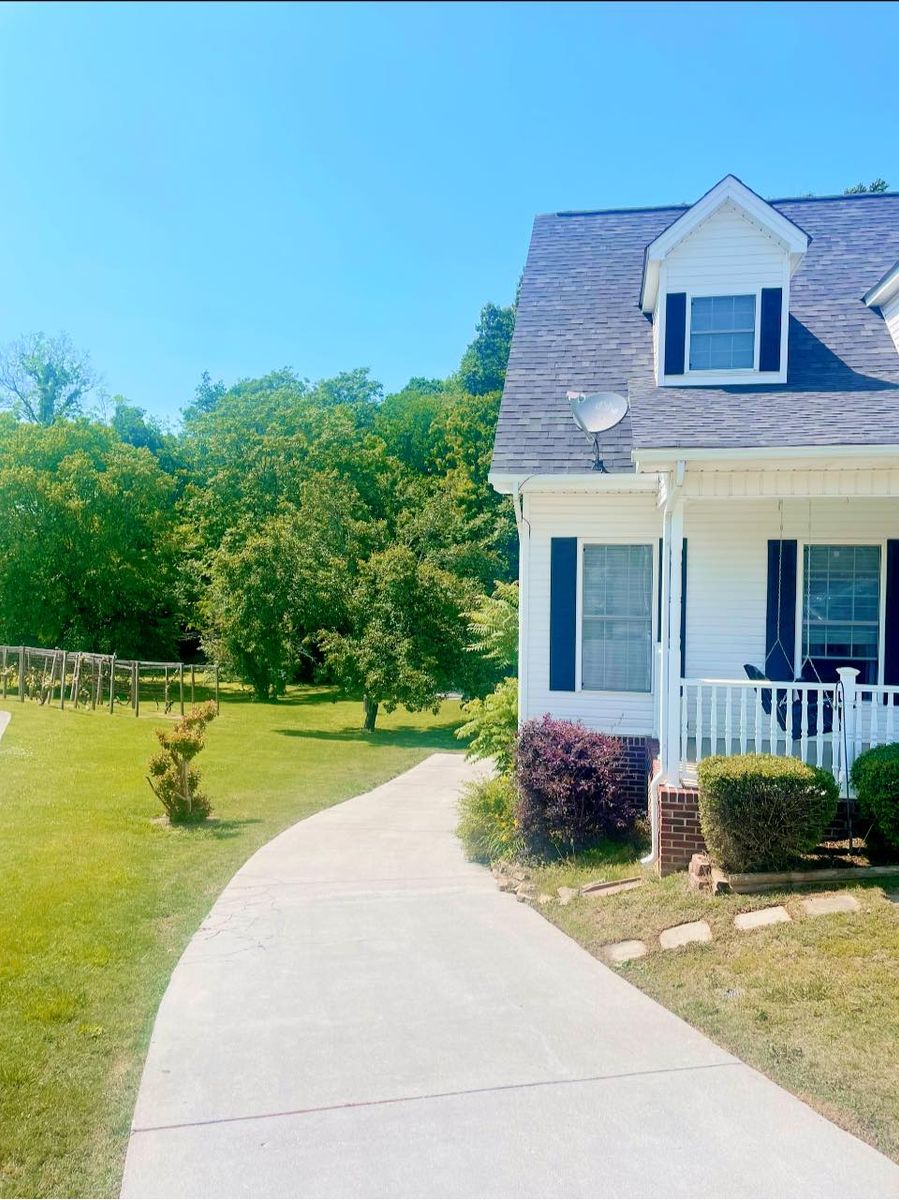 Driveway and Sidewalk Cleaning for MEAN KLEAN Pressure Washing in Knoxville, TN