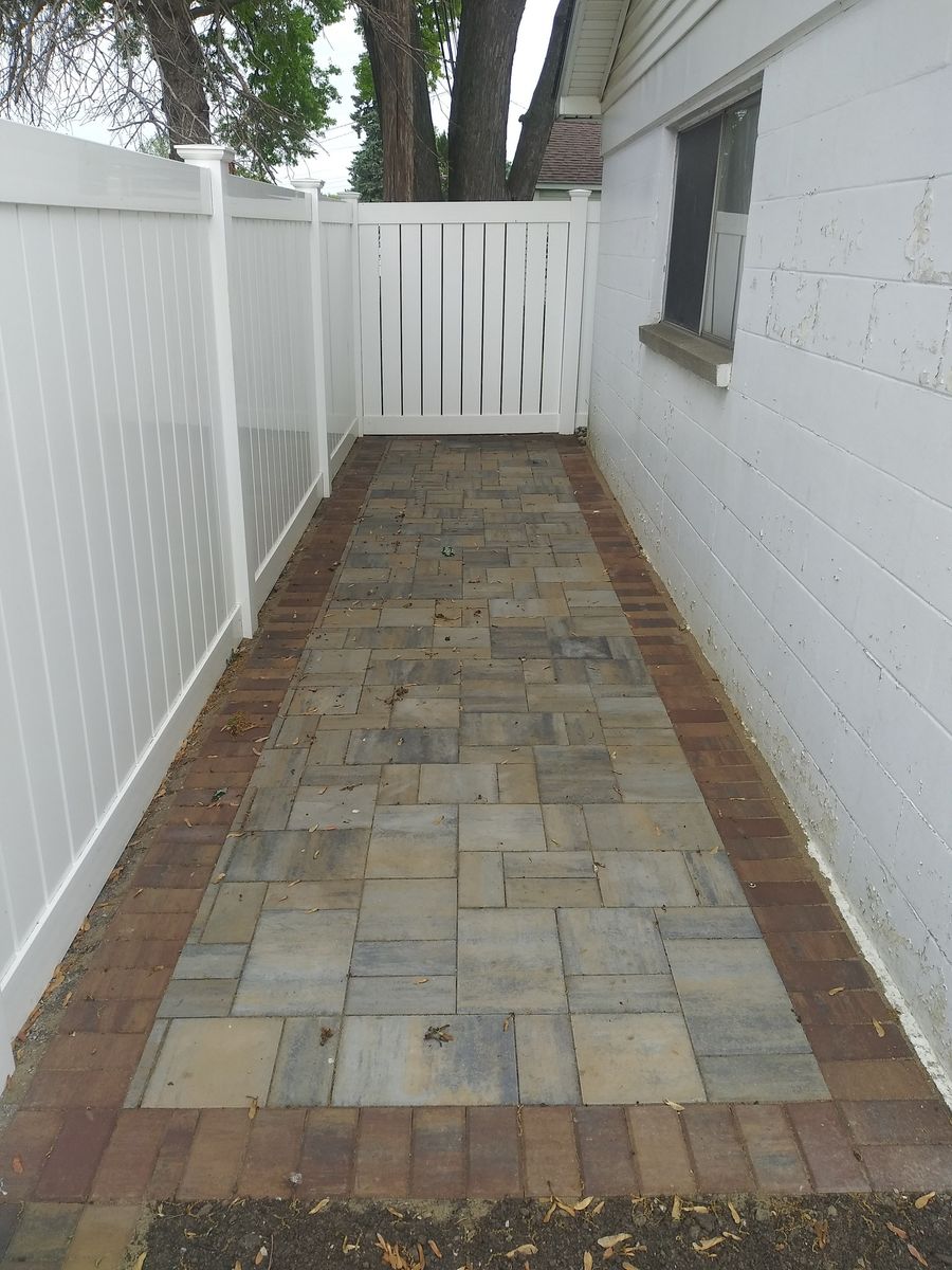 Masonry for Humphries Hardscape in Wyandotte, MI