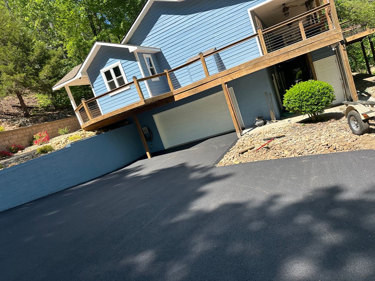Asphalt Seal Coating for Metzler Paving and Sealcoating LLC in Jacksboro, TN
