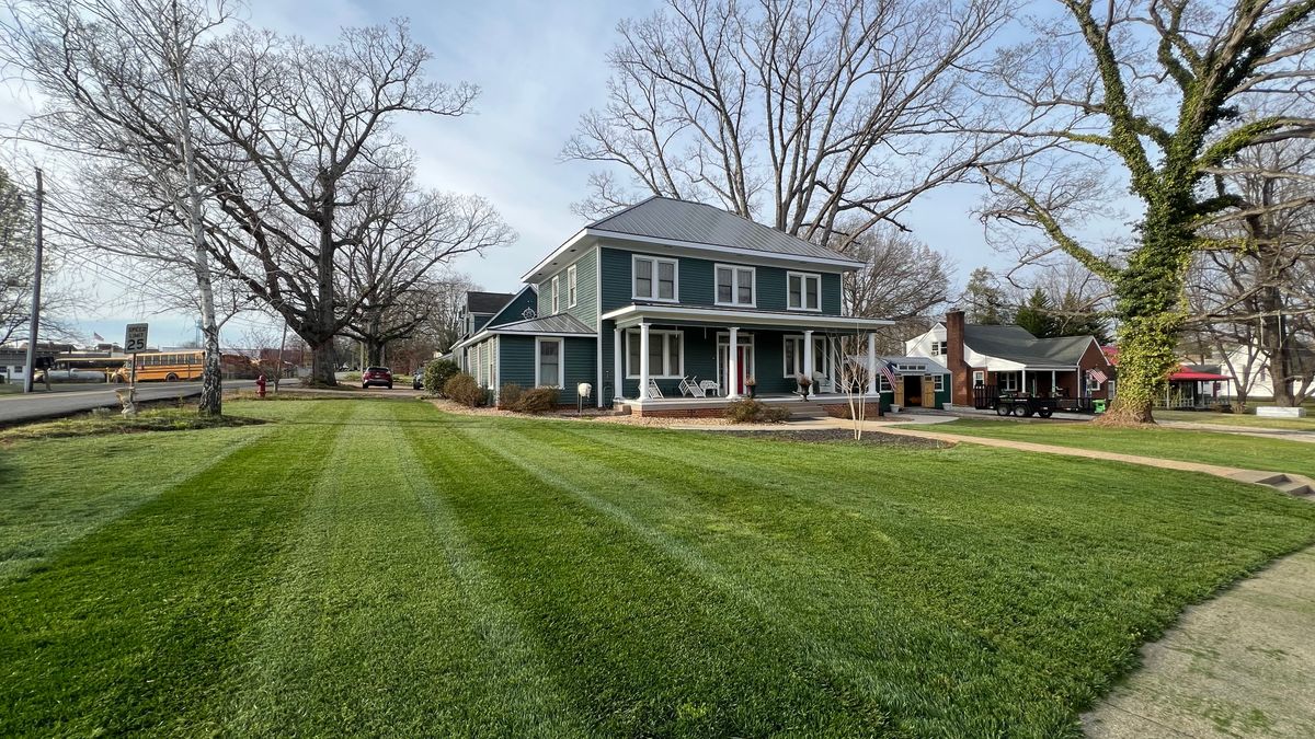 Lawn Maintenance for Virginia Yard Pros in Appomattox, VA