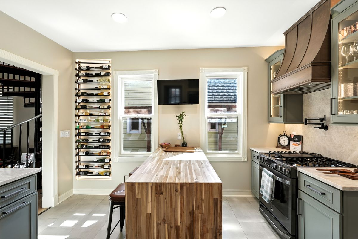 Kitchen and Cabinet Refinishing for Straight Edge Painting and Renovations in Milwaukee, WI