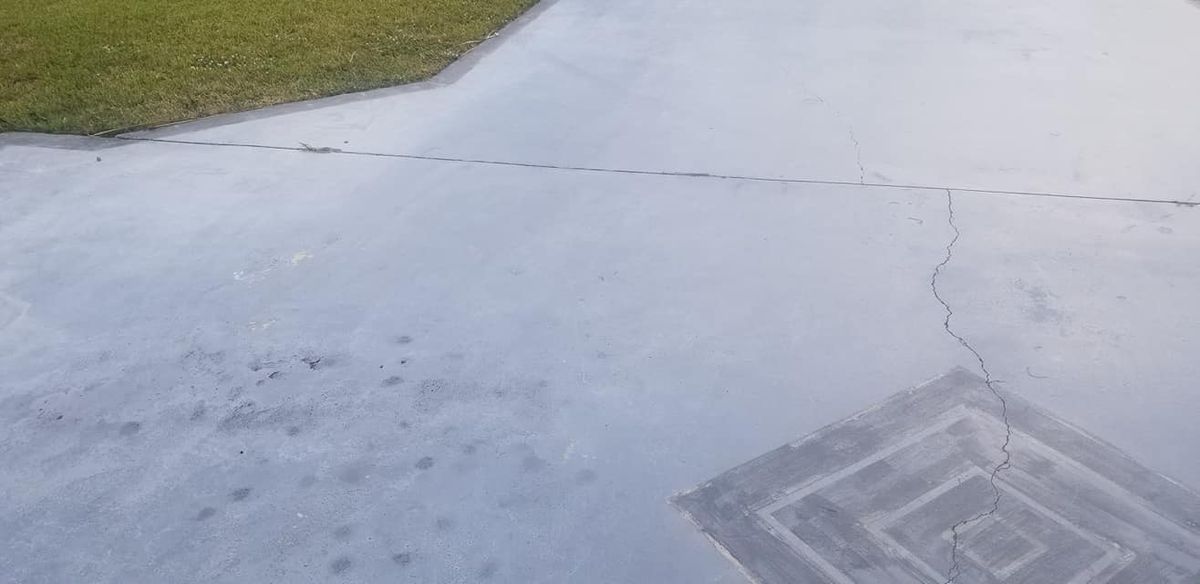 Driveway and Sidewalk Cleaning for Zero Pressure Roof Cleaning INC in West Palm Beach, FL