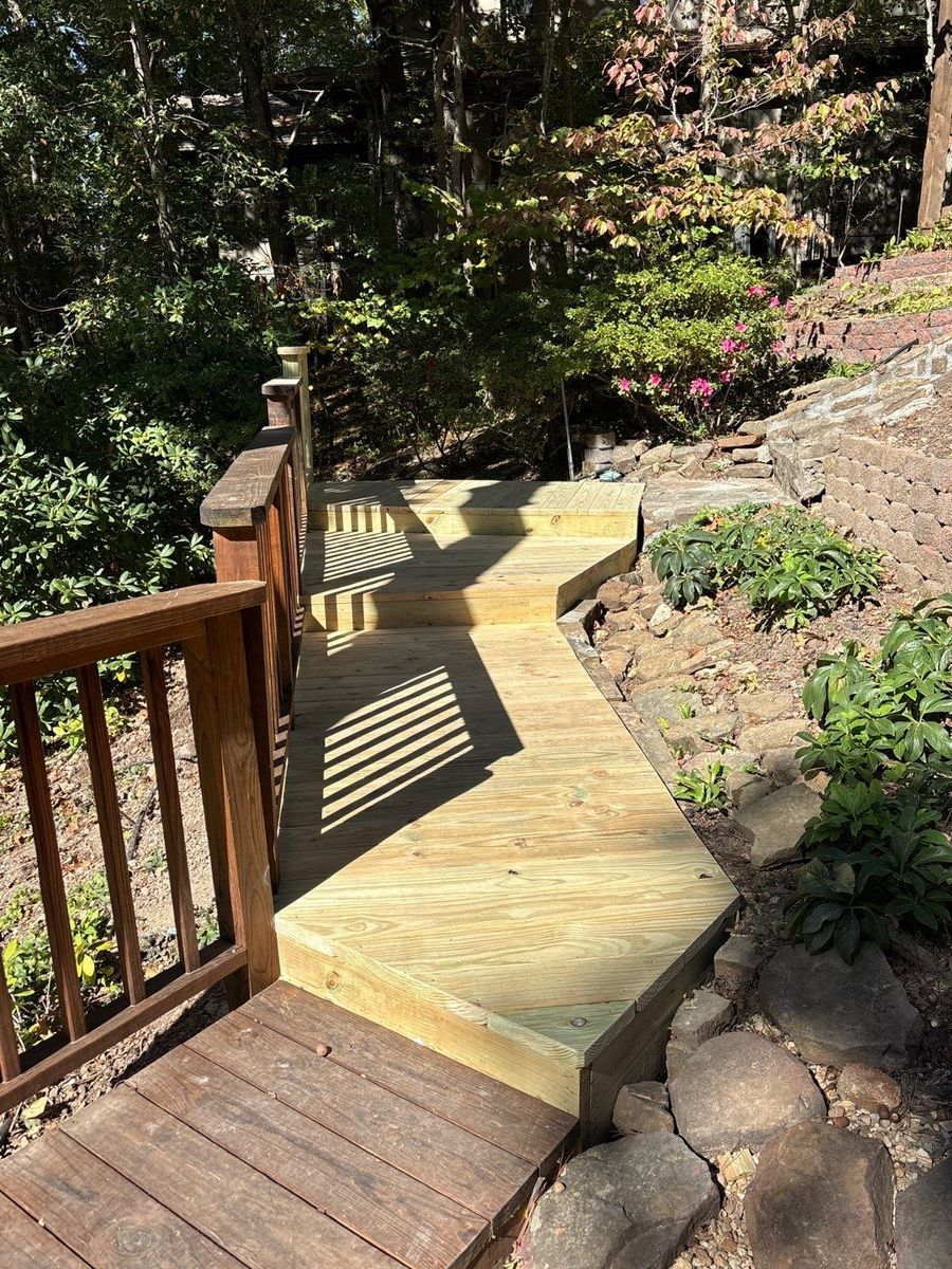 Deck and Patio Construction for Natural State Deck Builders in Pea Ridge, AR