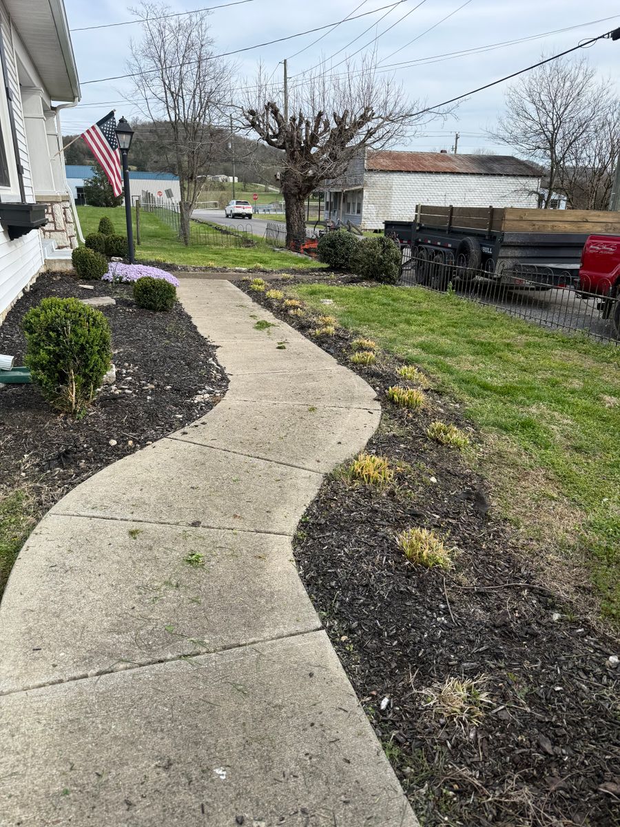 Mulch Bed Installation And Renovation for Arnold’s Outdoor Solutions in Woodbury, TN