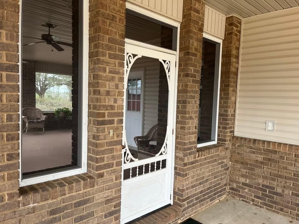 Screen Installation for Dampier Screening in Bonifay, FL