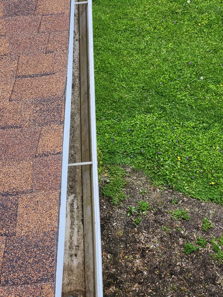 Gutter Cleaning for Tel Ma Landscaping Maintenance LLC  in Urbana, OH