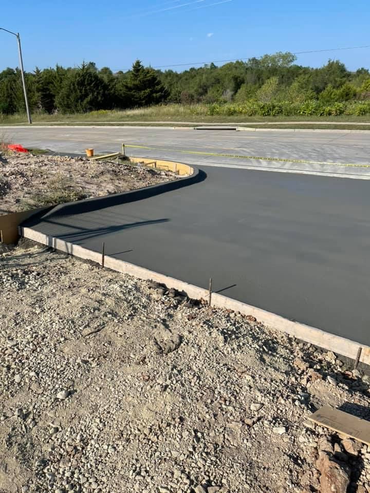 Concrete Driveways for Twisted Ridge Construction LLC in Cheney, KS