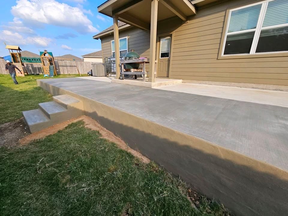 Driveways for Martin's Masonry & Landscaping in Leander, TX