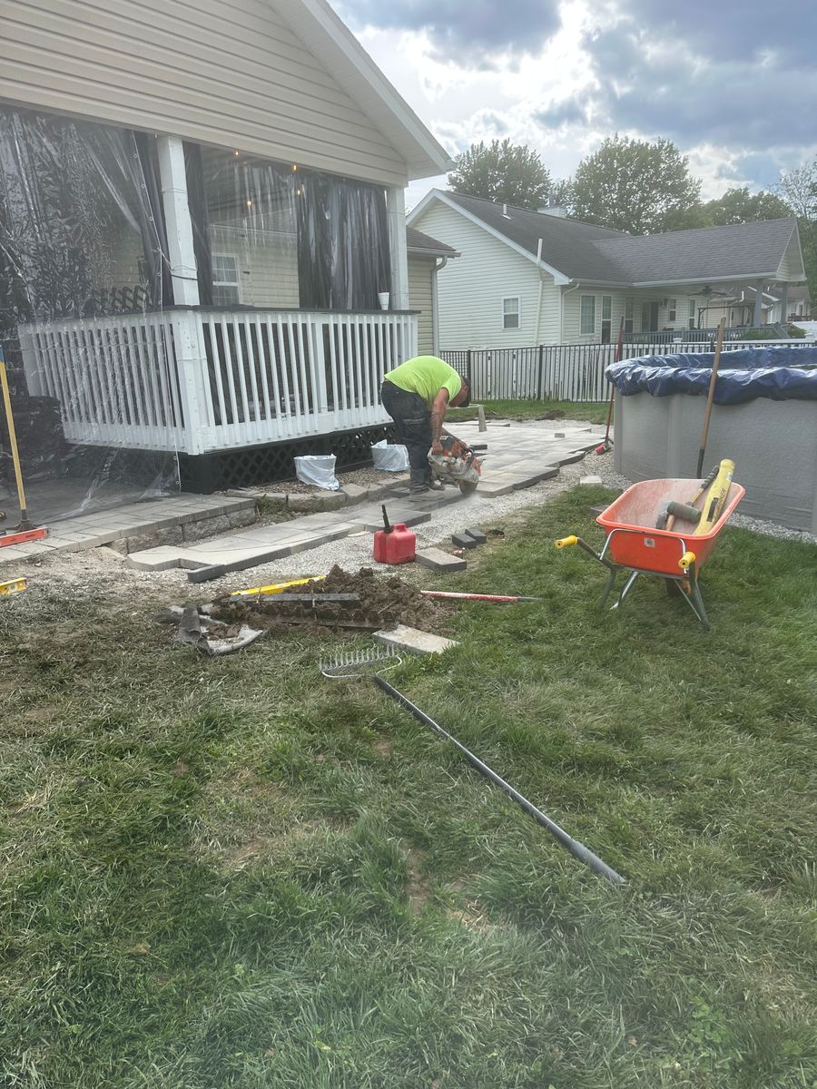 Landscape Installation for Mayfield Landscaping in Staunton, IL