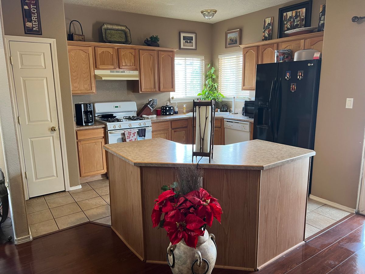 Kitchen and Cabinet Refinishing for In Shine Painting in Albuquerque, NM