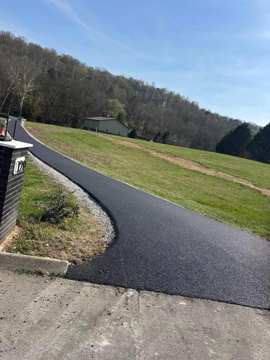 Asphalt Paving for Metzler Paving and Sealcoating LLC in Jacksboro, TN