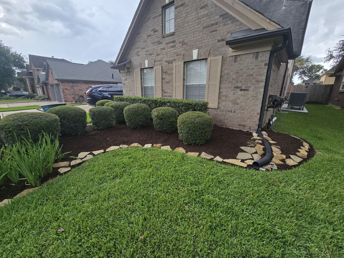 Flowerbeds for Bonita Bay Lawn Maintenance LLC in La Porte, TX