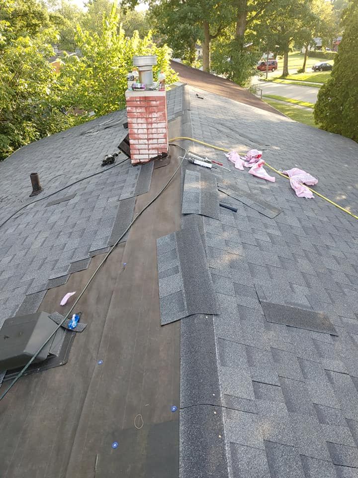 Roofing for Hamiltons Handyman LLC  in Fort Wayne,  IN