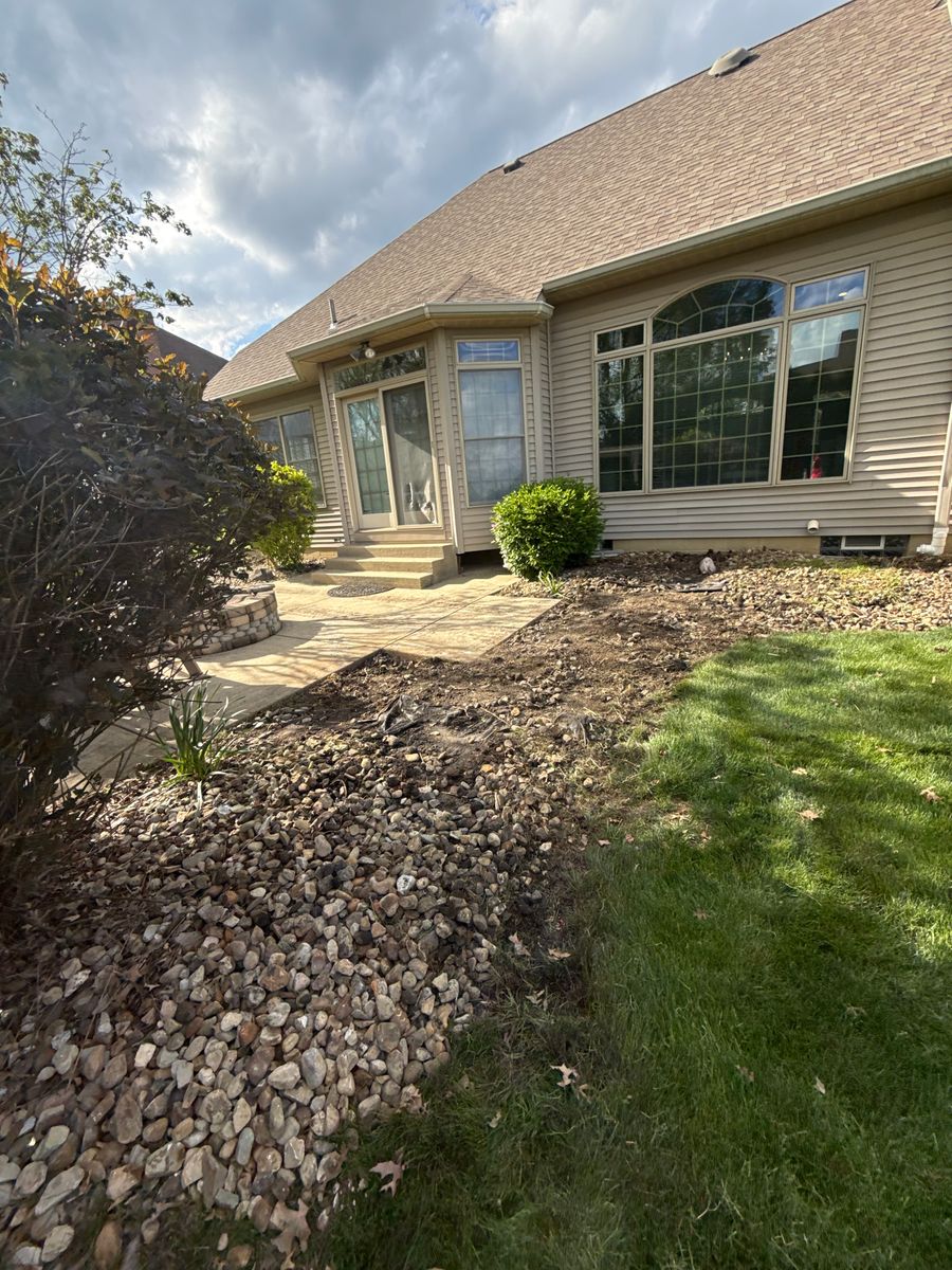Natural Stone Hardscape for Youngstown Lawn & Patio Design in Canfield, OH