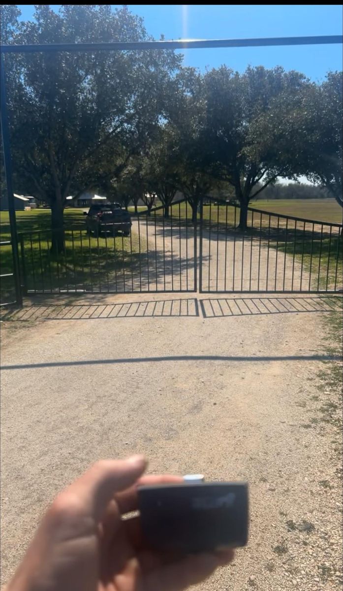 Fencing for Oro Verde in Devine, TX