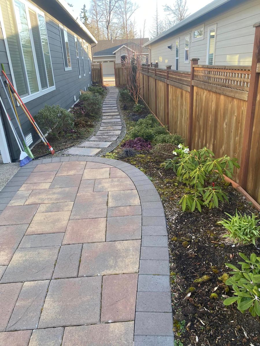 Mulch Installation for Juan Esteban Landscape service LLC  in Bonney Lake, WA