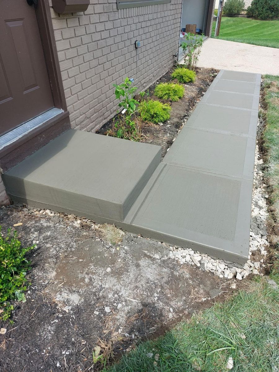 Sidewalk Installation for Mid Ohio Concrete in Pickerington, OH