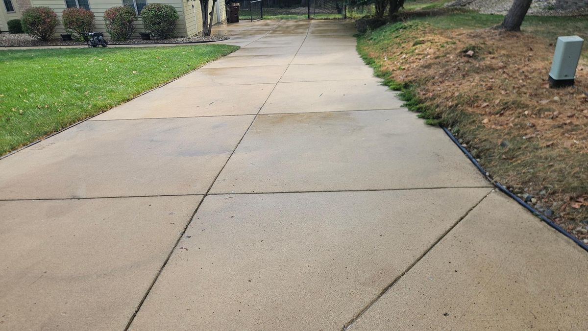 Soft Washing for On The Spot Lawn Maintenance & Pressure Washing in Jackson, MI