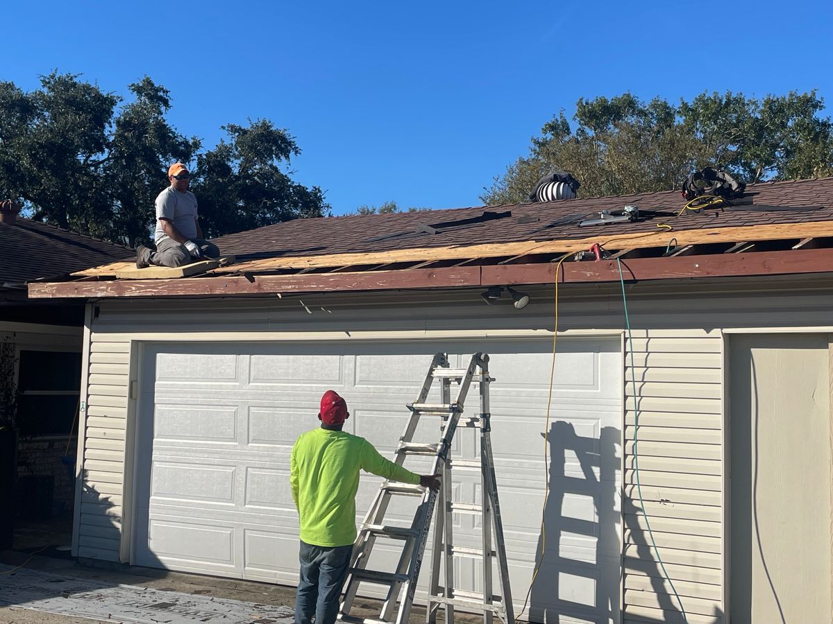 Roof Repair Services for E & E Roofing & Exteriors LLC in Baytown, TX