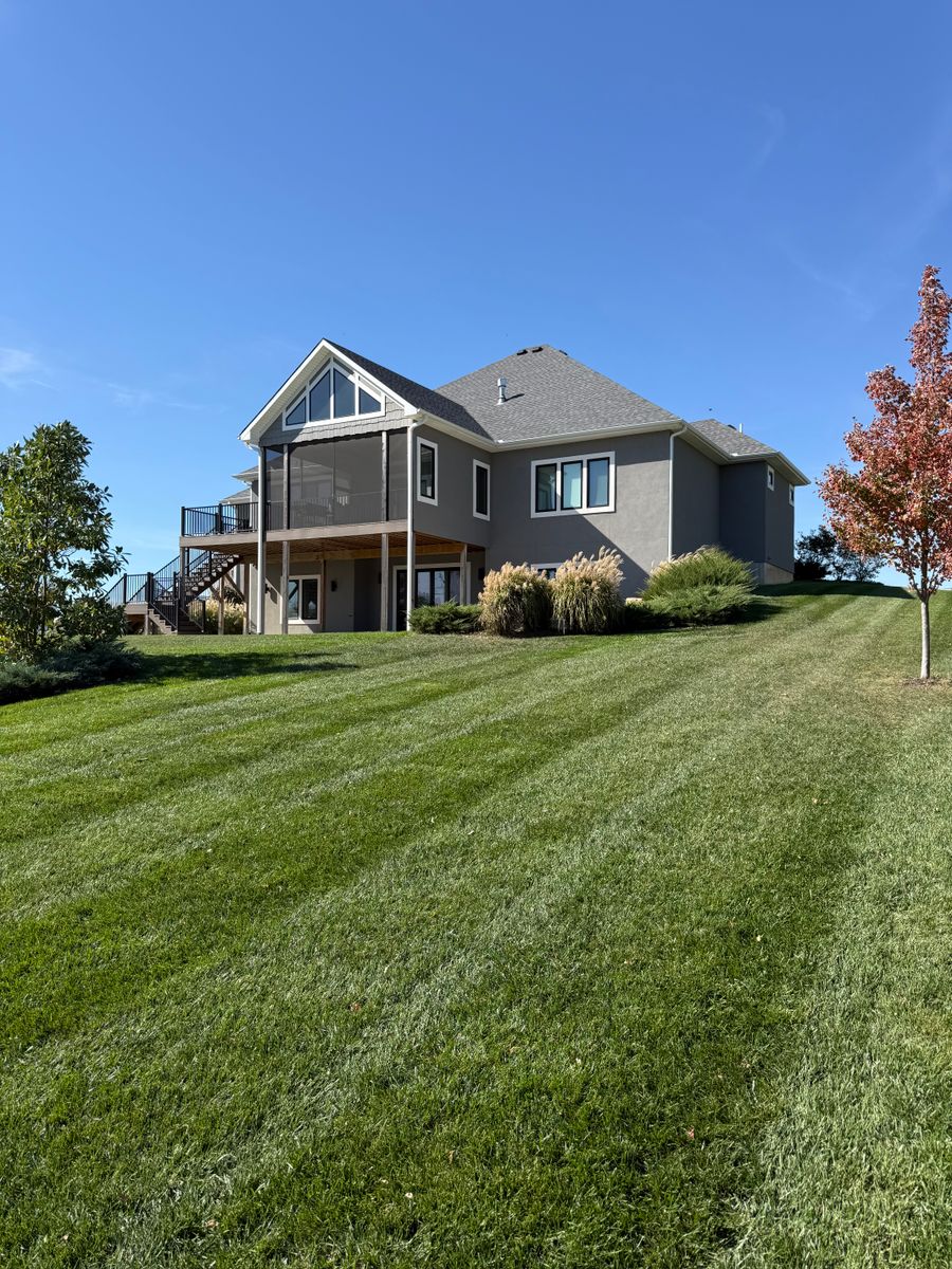 Lawn Mowing for Elite Lawn Care Solutions in Leavenworth, KS