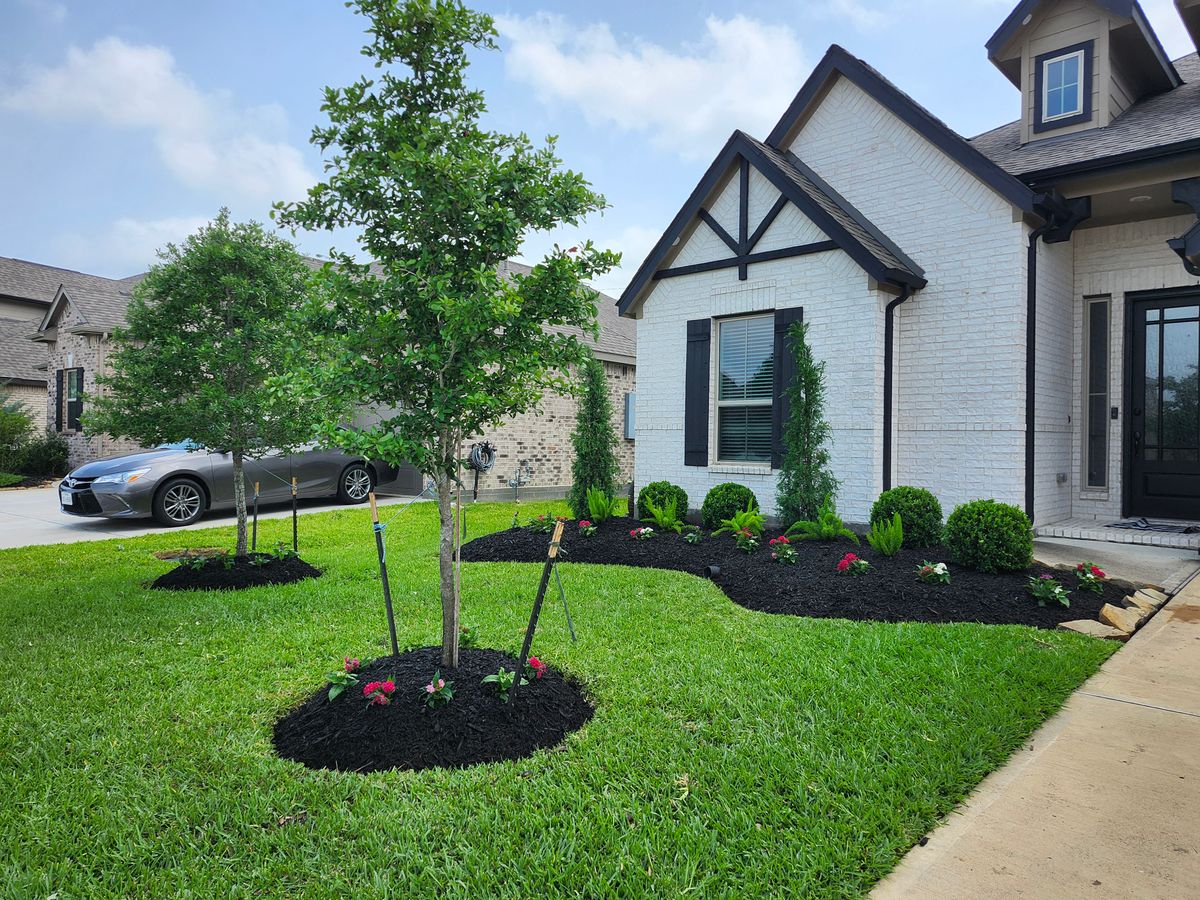 Flowerbeds for Bonita Bay Lawn Maintenance LLC in La Porte, TX