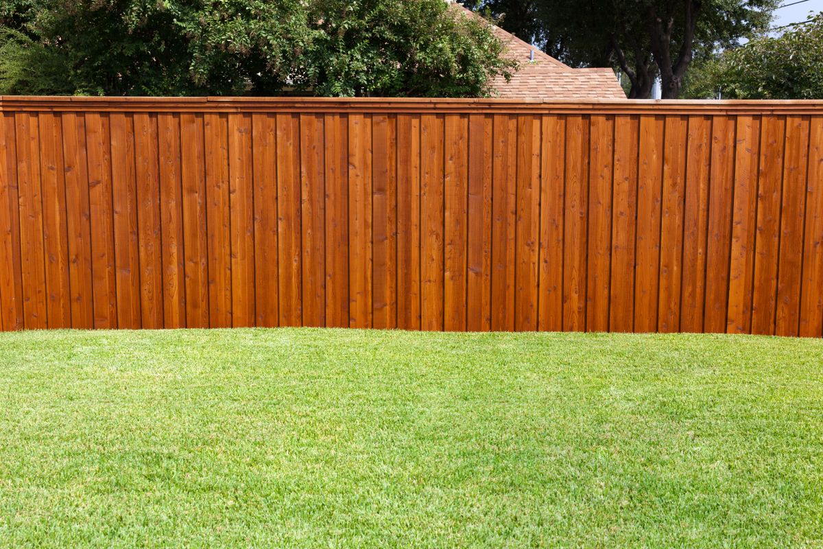 Fence Installation for Inlet Hardwood Flooring in Myrtle Beach, SC