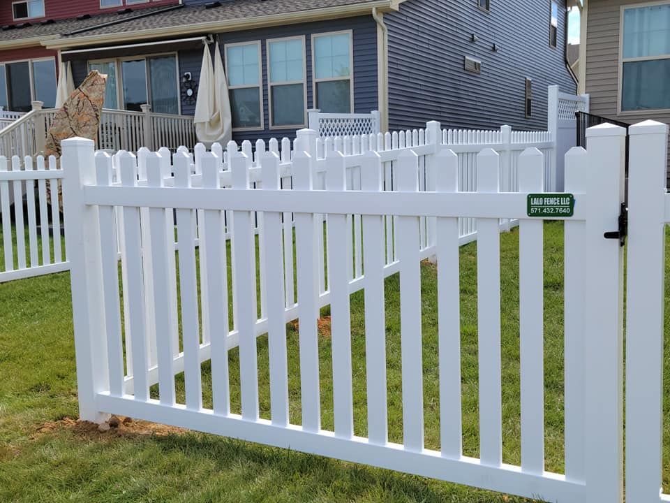 Vinyl Fencening for LALO FENCE in Chantilly, VA