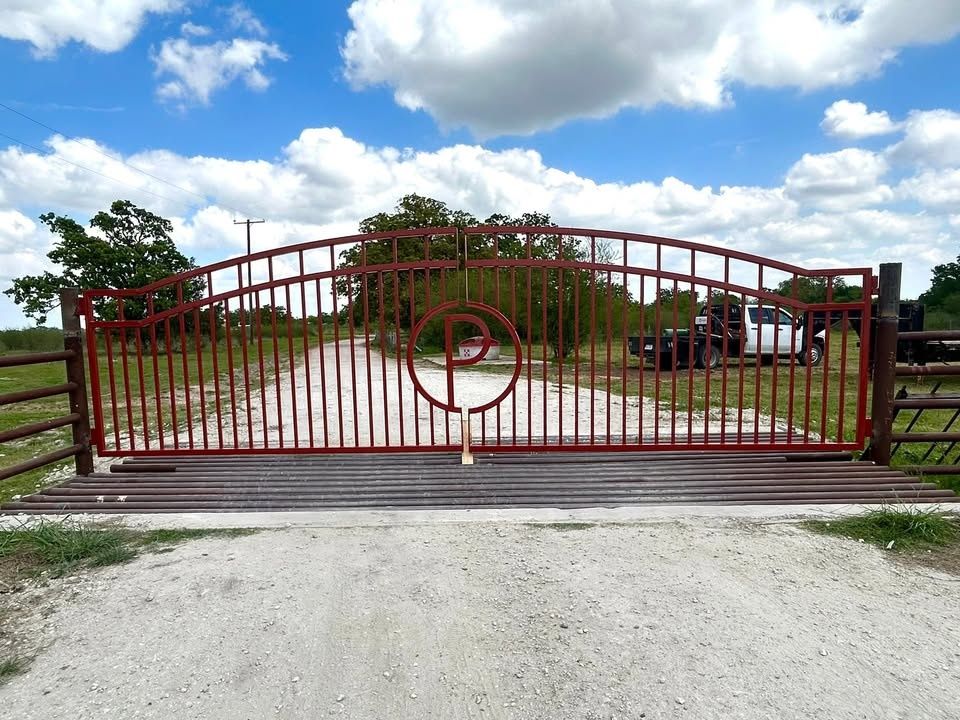 Custom Entrances for 5-7 Fencing & Construction in Madisonville, TX