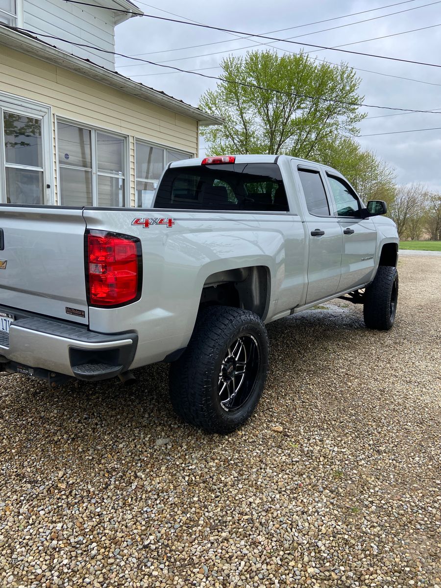 WAX AND POLISH for Chambers Car Care in Hilliard, OH