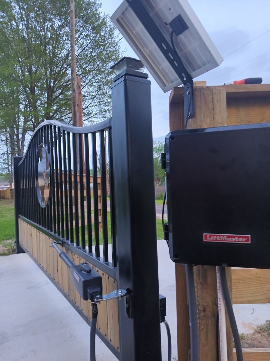 Gates and Operators for JR Fences in Dallas, TX
