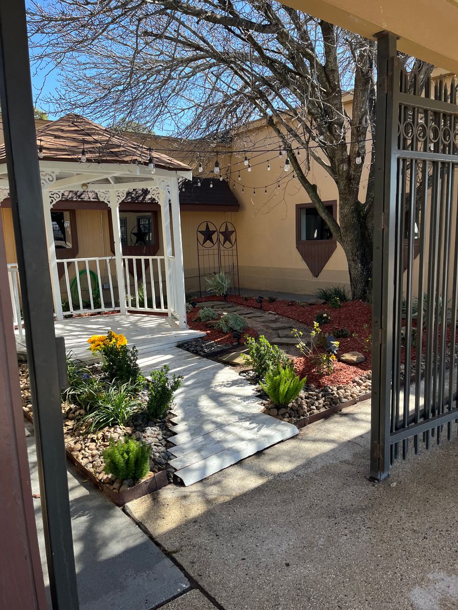 Landscaping for Garza Lawncare & Tree Service in Pearland, TX