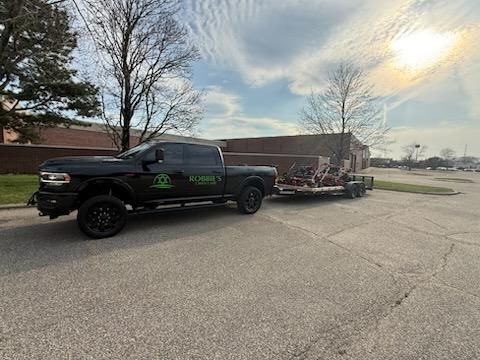 MOWING AND EDGING for Robbie's Lawn Care, LLC in Middletown, OH