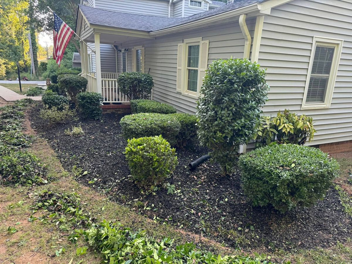 Mulch Installation for Thin Green Line Landscaping & More in Laurens, SC