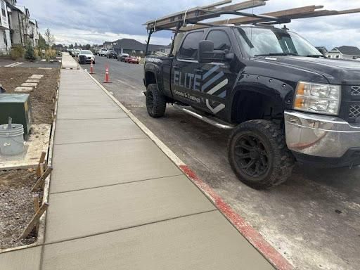 Sidewalk Installation for Elite Concrete & Coatings in Sunriver, OR