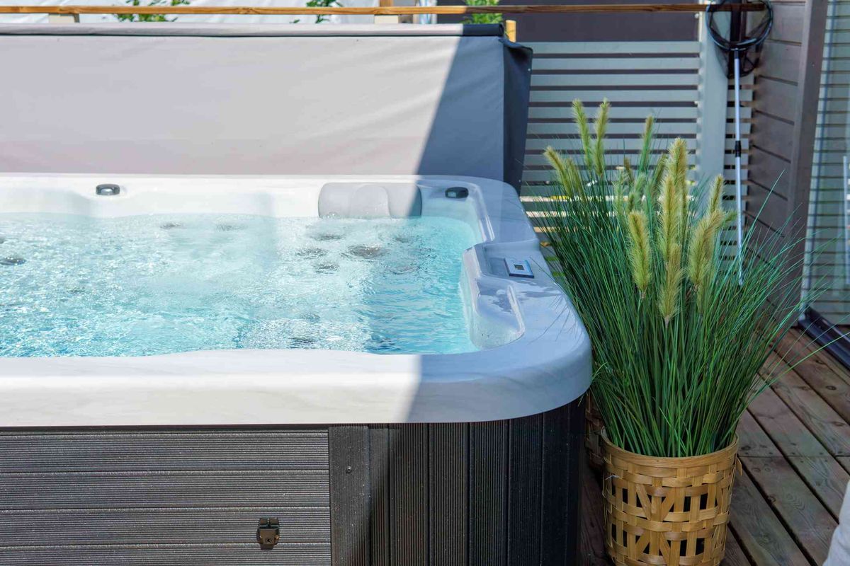 Jacuzzi and Spa Design for Azteca Pool Construction LLC in Houston, TX