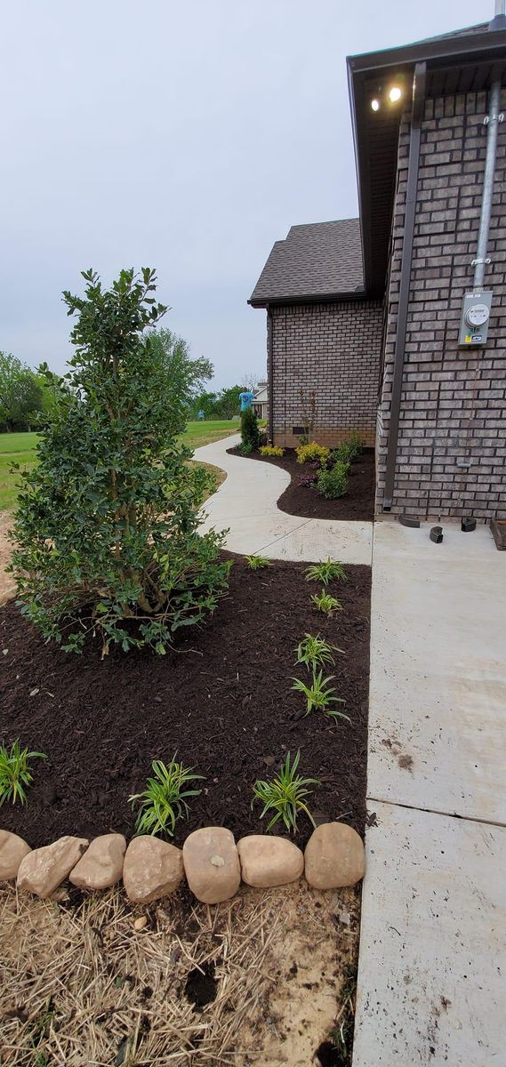 Mulch Installation for Adams Lawn Service & Landscaping, Inc. in Shelbyville, TN