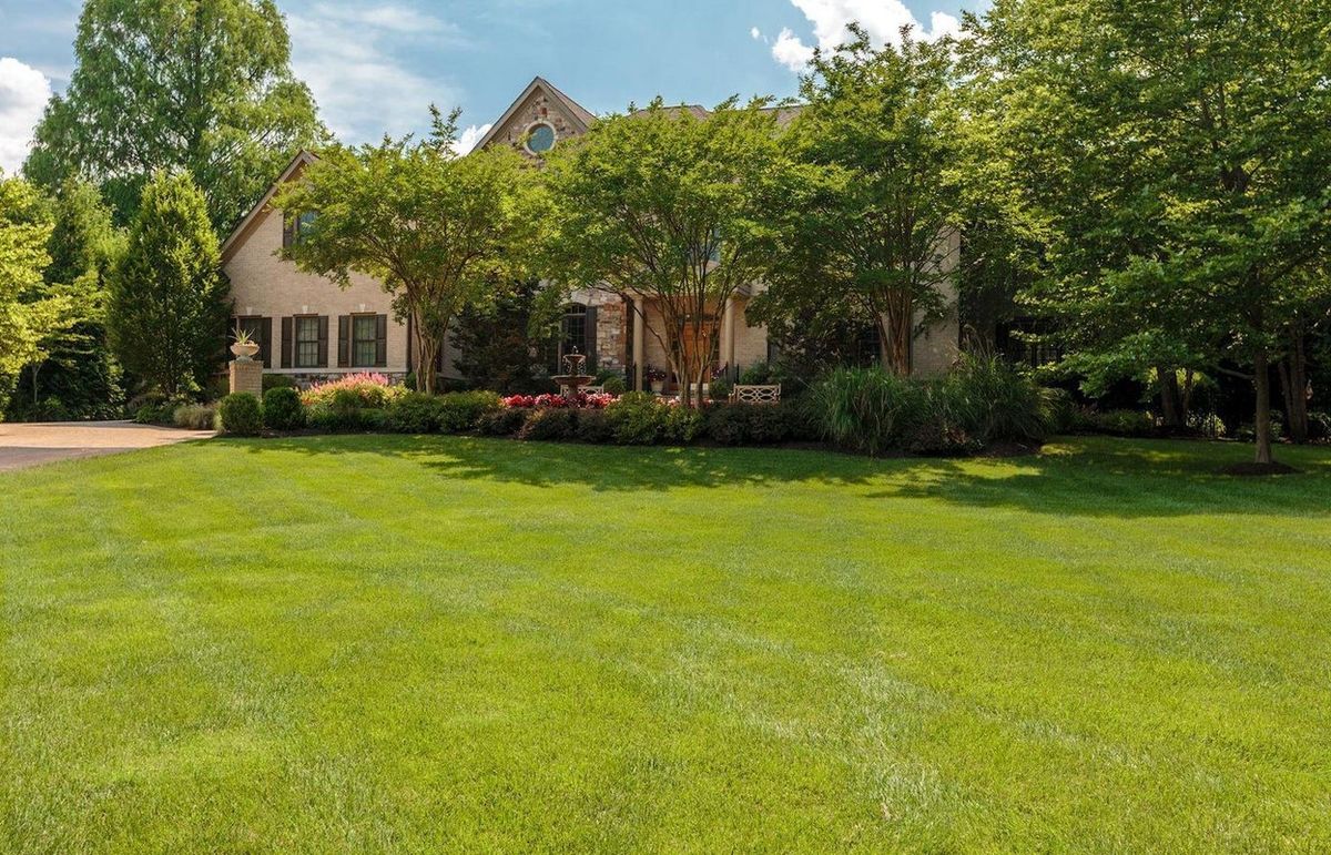 Lawn Care Maintenance for M&M Lawn Care in Sterling, VA