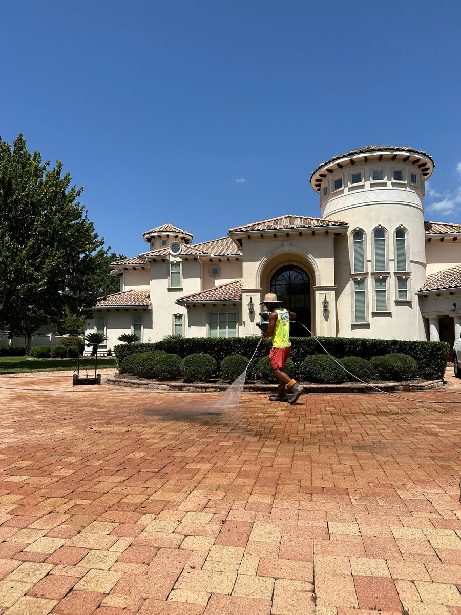 Driveway & Sidewalk Cleaning for Power Pressure Wash in Houston, TX