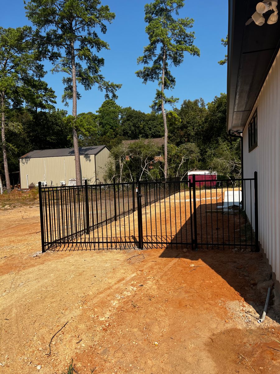 Metal Fencing for Arnold Construction in Magnolia, TX