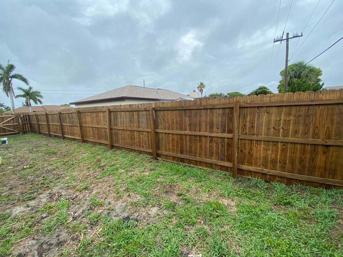 Fence Staining for Paps Painting in Brevard county, FL