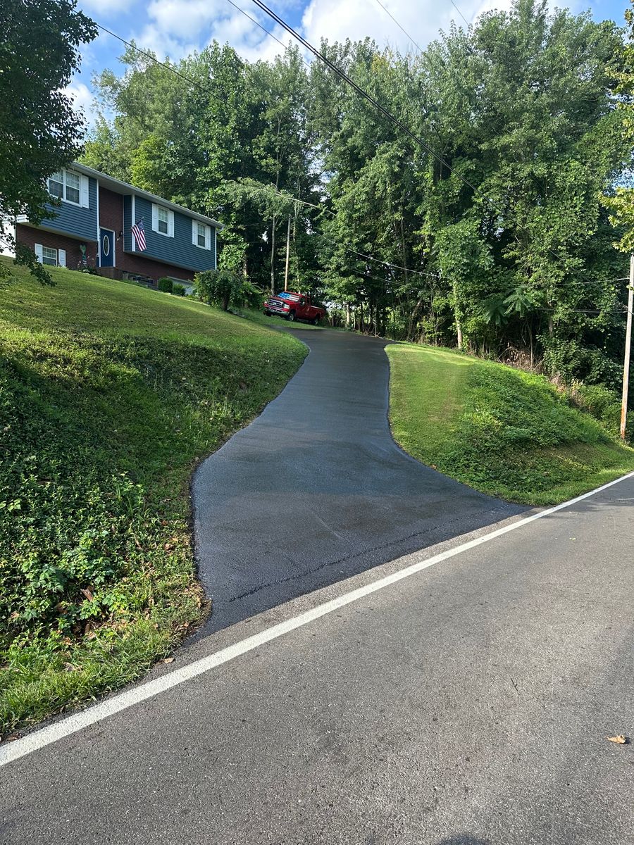 Asphalt Seal Coating for Metzler Paving and Sealcoating in Jacksboro, TN