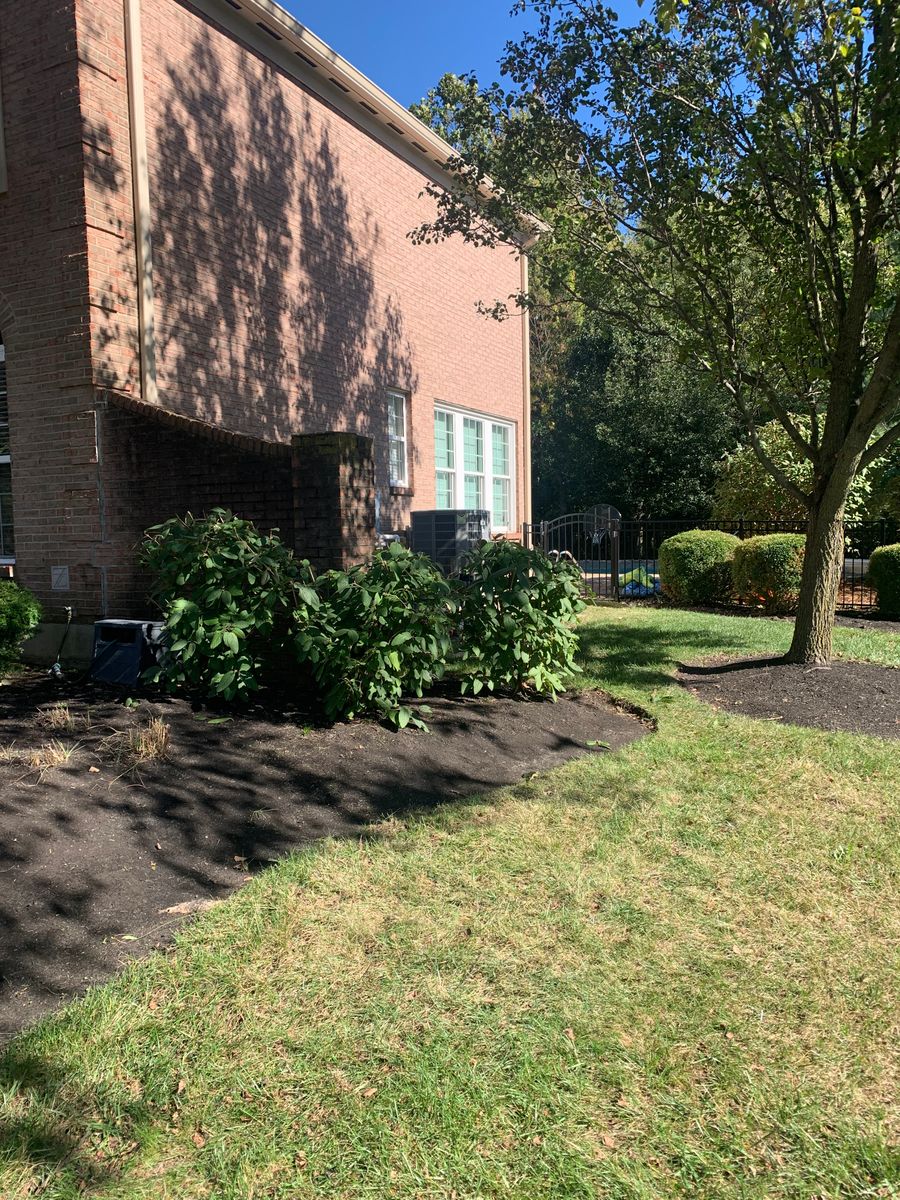 Mulching for Castle JR Landscaping & Painting LLC in Cincinnati, OH