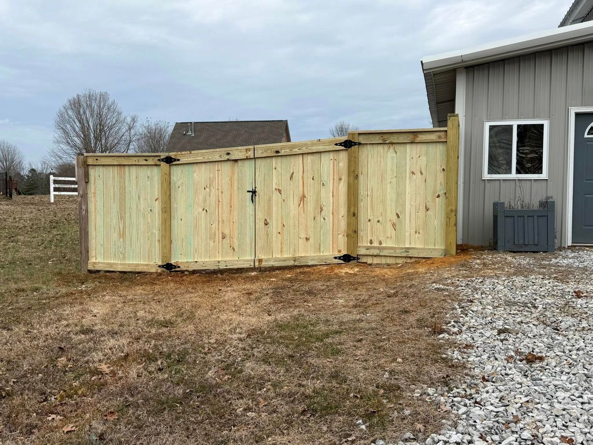 Fence Installation for Pennington Fence Co in Tupelo, MS