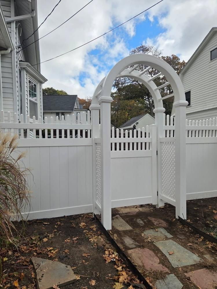 Gate Arbor for Azorean Fence in Peabody, MA