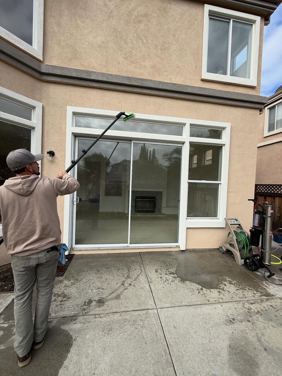 Residential Window Cleaning for GGG Home Services in San Jose, CA